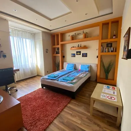 Lovely Heroes' Square Apartment *